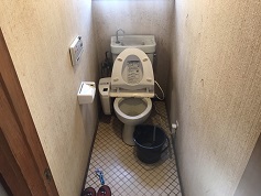 トイレ交換工事　施工前